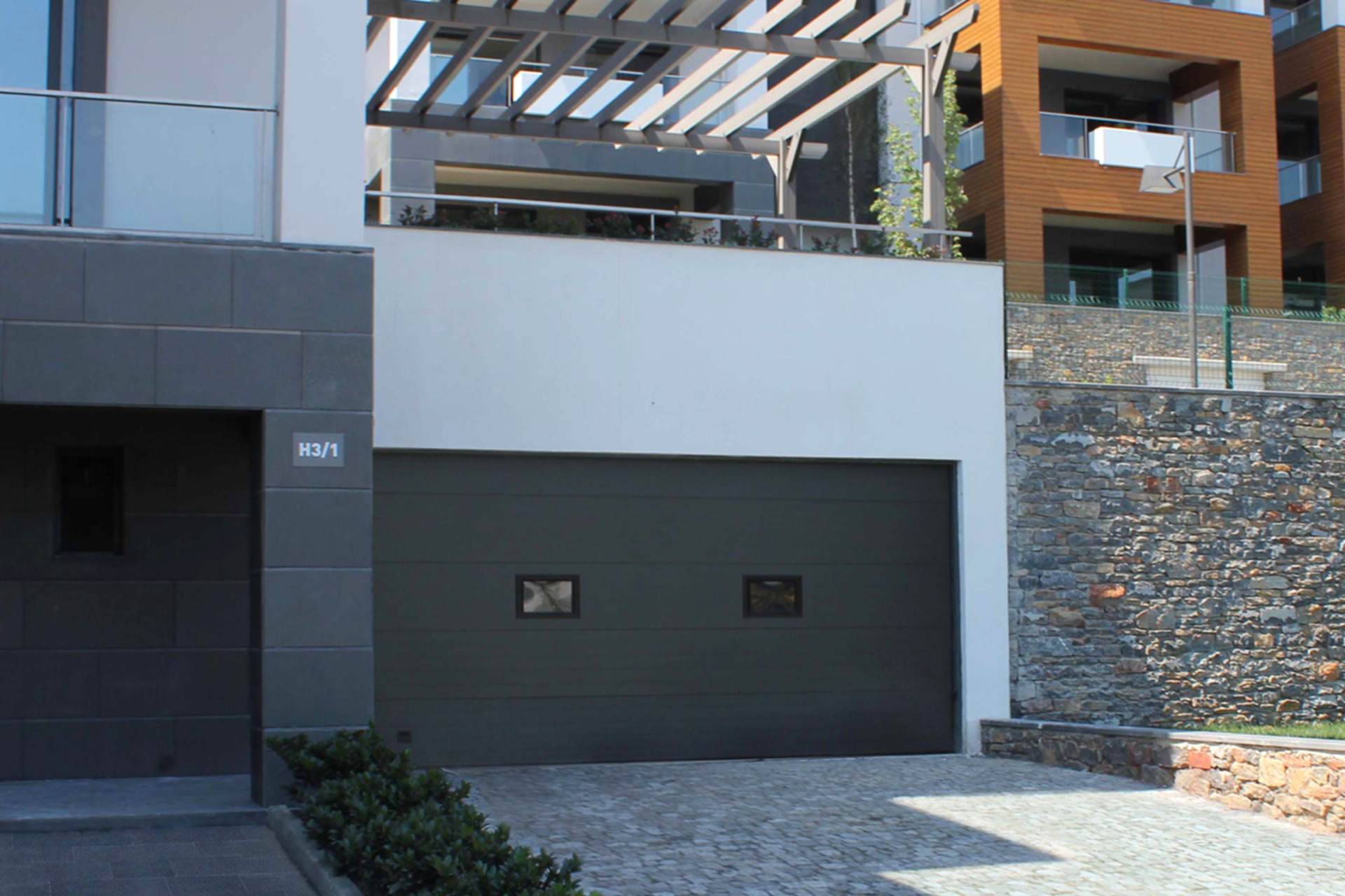 GARAGE DOOR (ANTORMAN PROJECT)