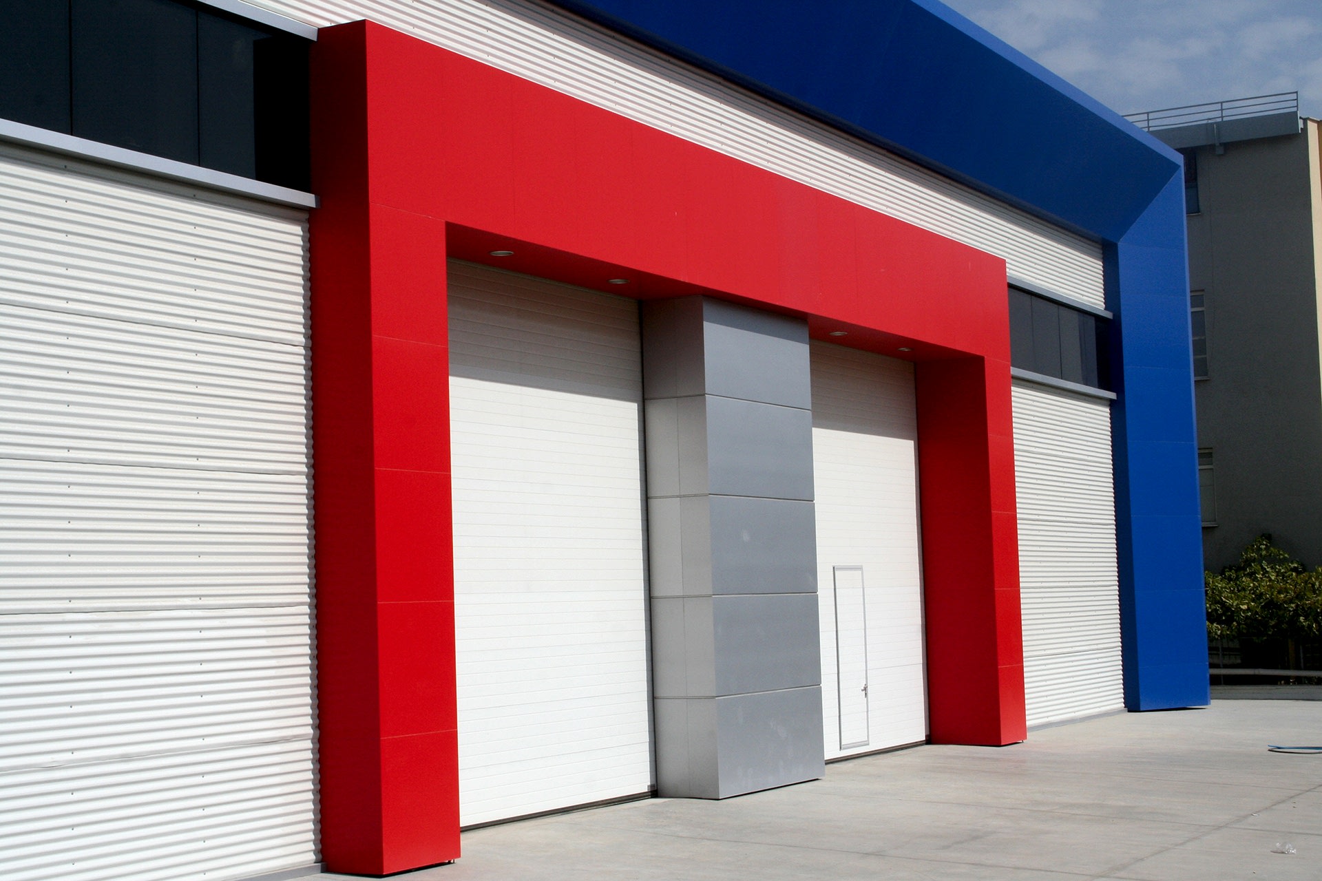 SECTIONAL INDUSTRIAL DOOR