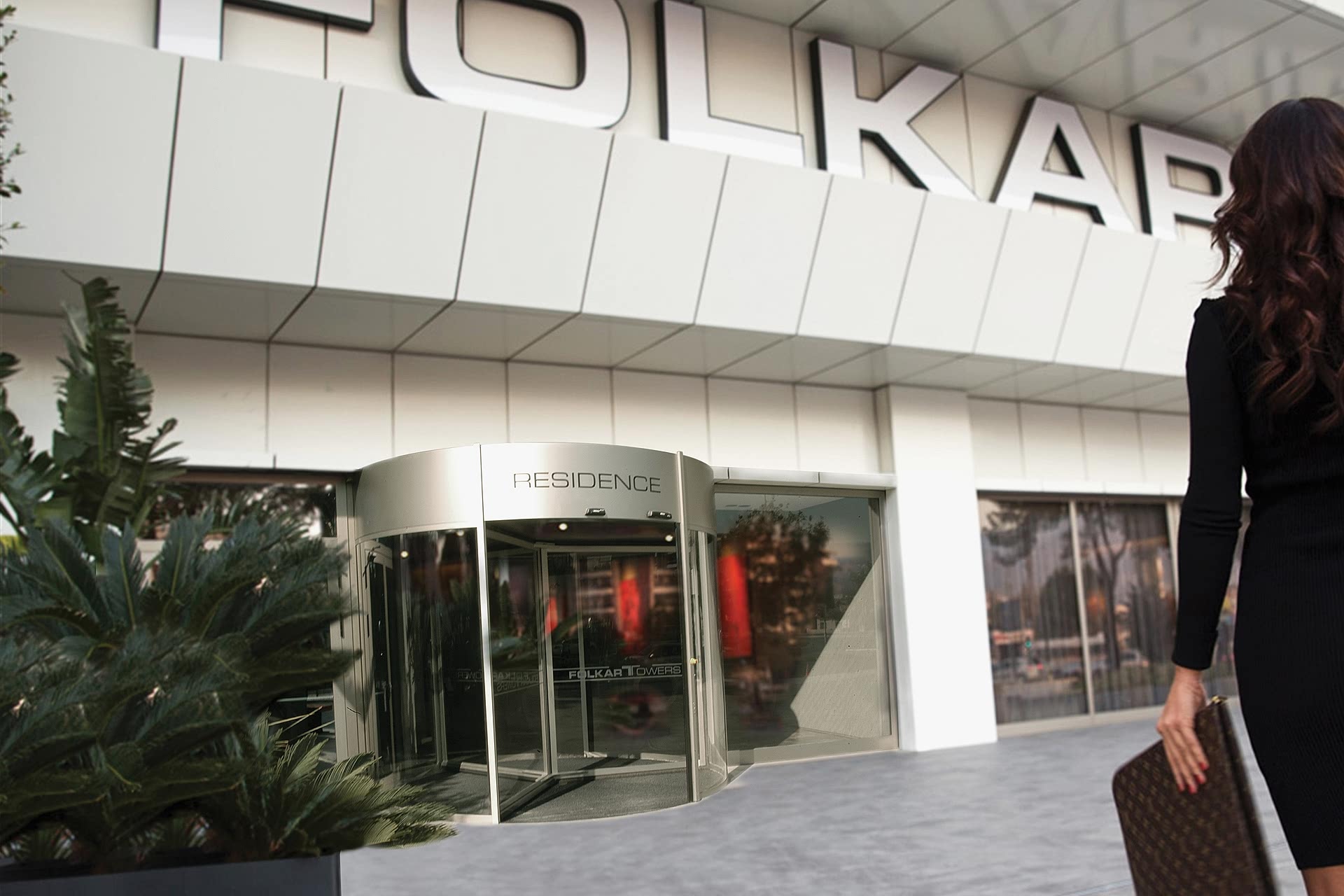 AUTOMATIC REVOLVING DOOR