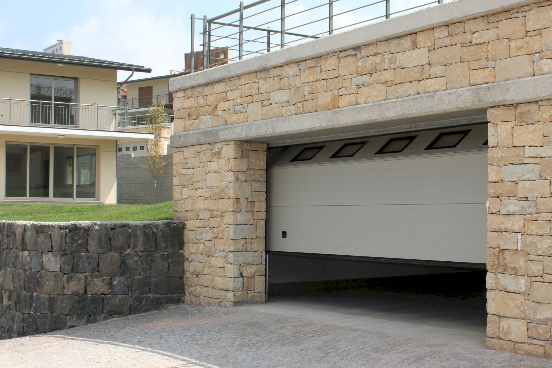 GARAGE DOOR (ANTRIVA PROJECT)