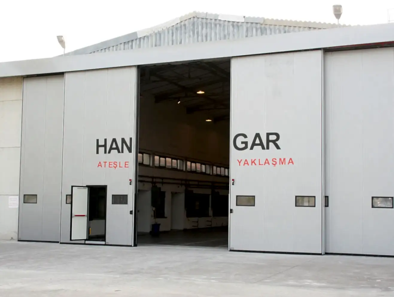 Hangar Kapısı
