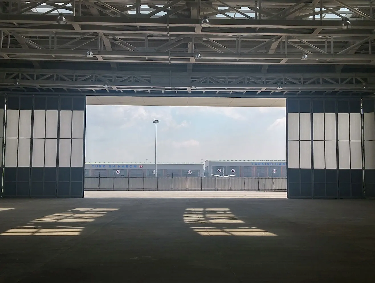 Hangar Kapısı Modelleri, Özellikleri ve Kullanım Alanları