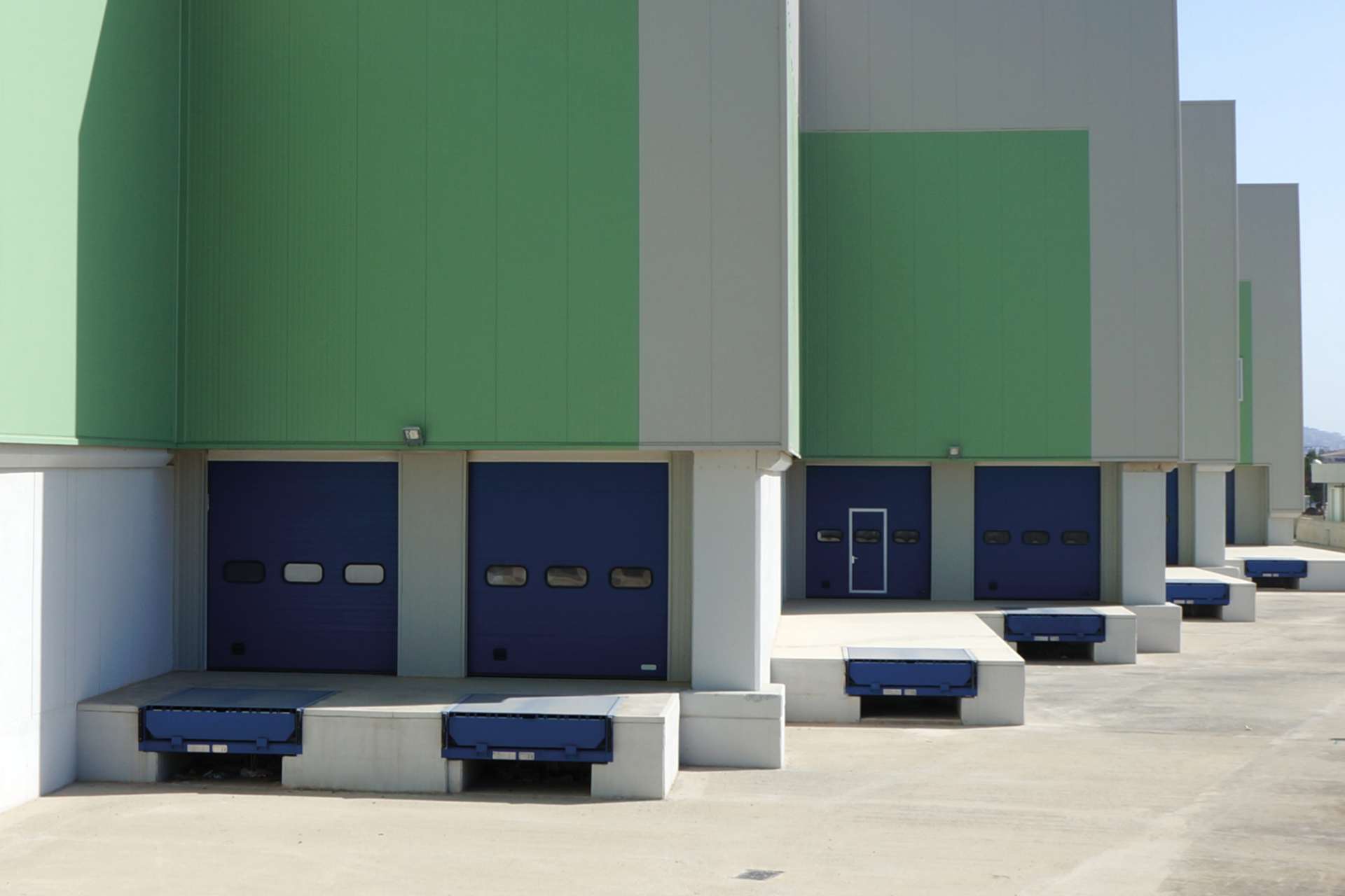 УРОВНЕЛИРОВЩИК ПРИСТАНИ