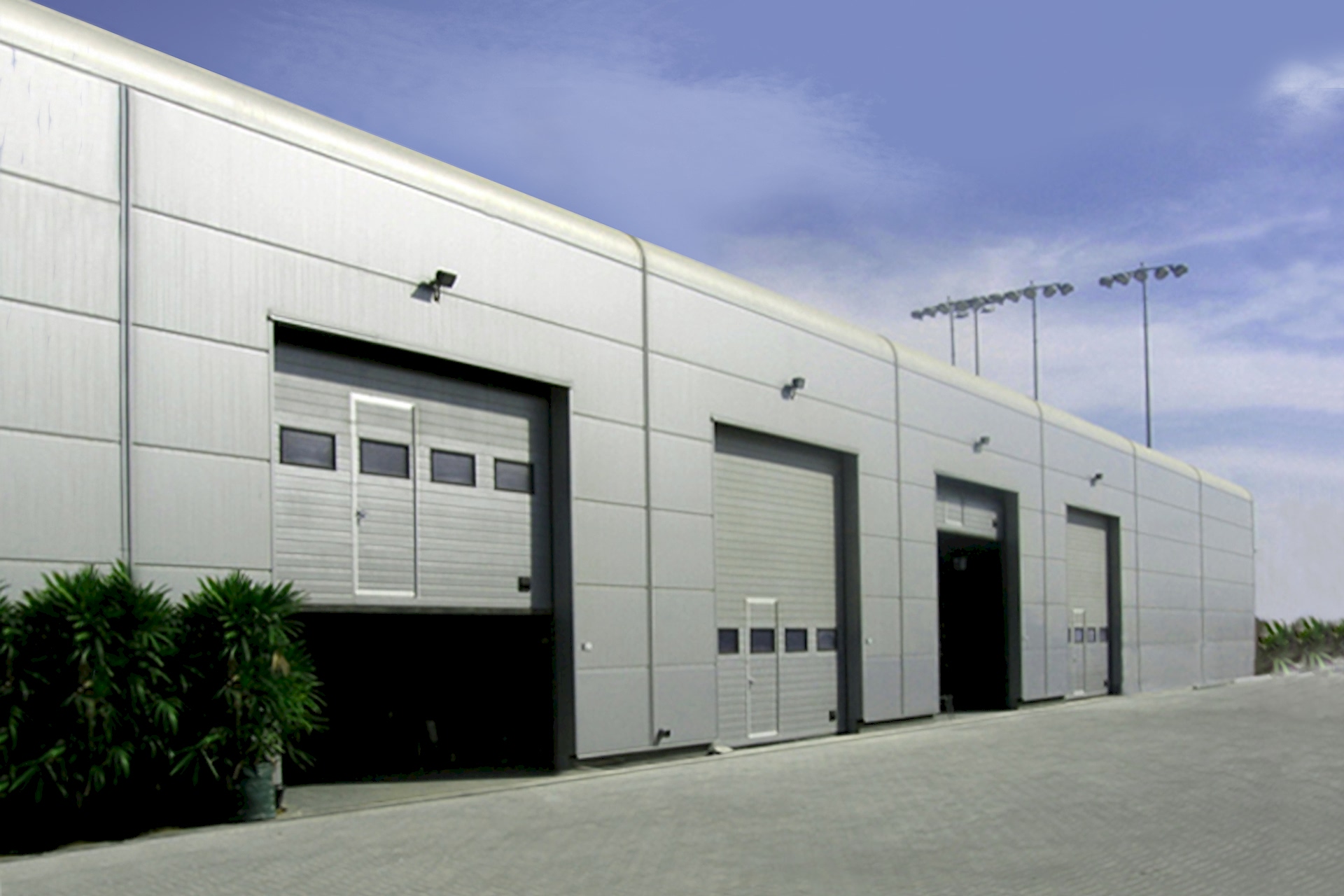 СЕКЦИОННЫЕ ВОРОТА (ТРАССА YAS MARINE)