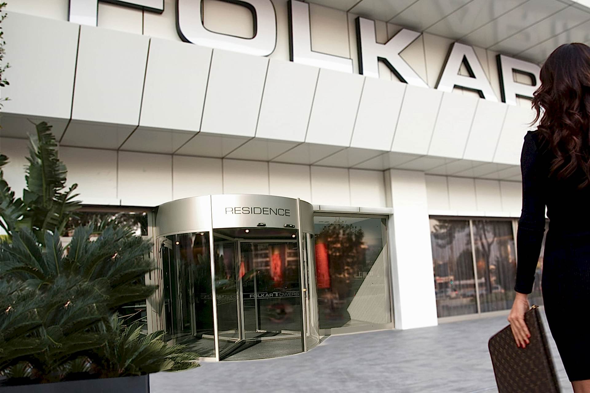 AUTOMATIC REVOLVING DOOR